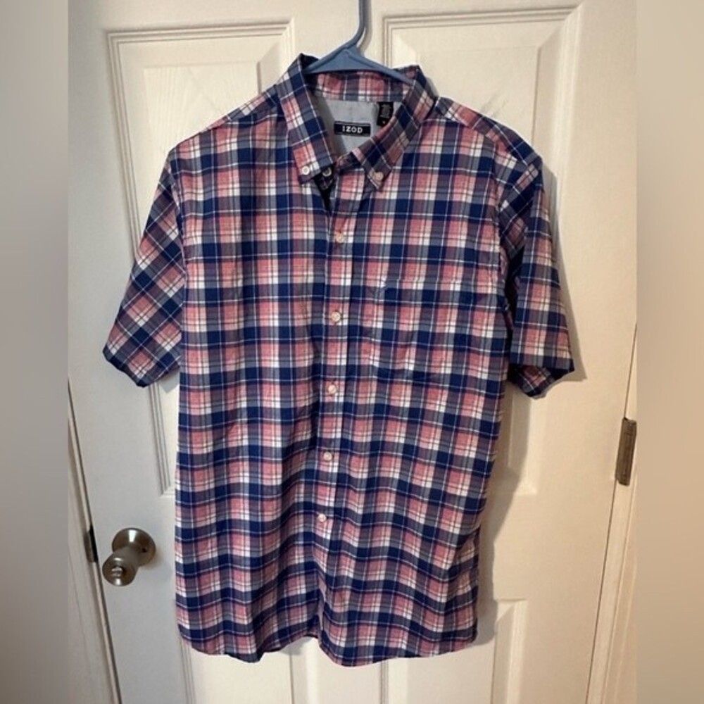 IZOD Men’s Button Up Short Sleeve Shirt - Medium